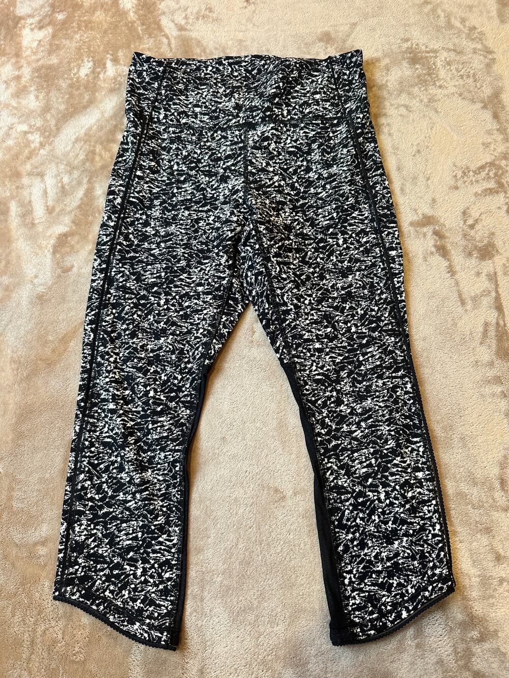 Lululemon Crop Leggings Size 8 Black White Abstract Mesh Panels
